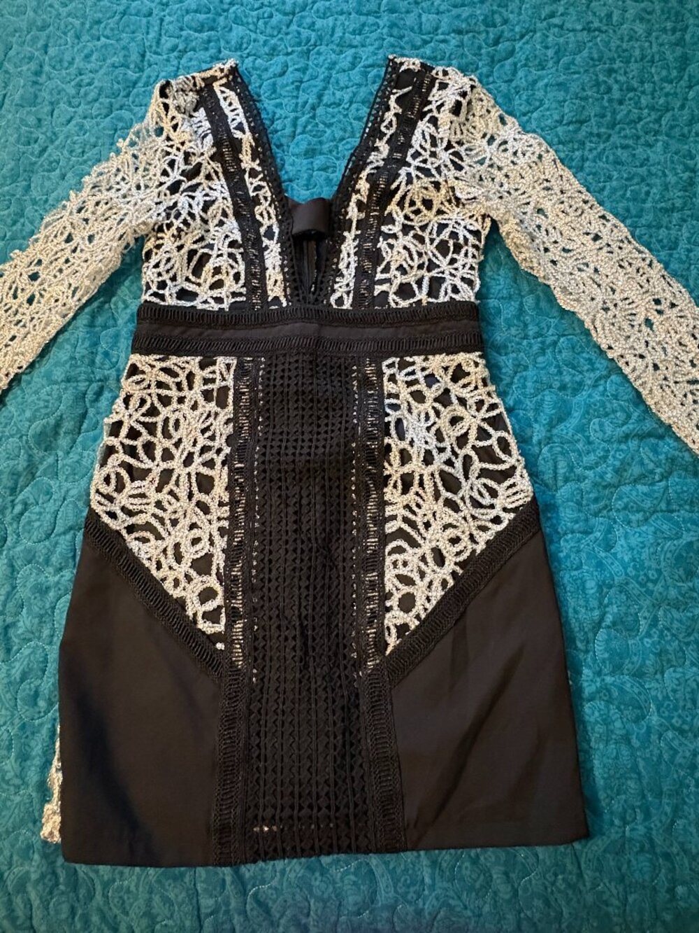 Vintage Boohoo White Crochet /Beads Long Sleeve w/Black Waist Band Dress Size 6
